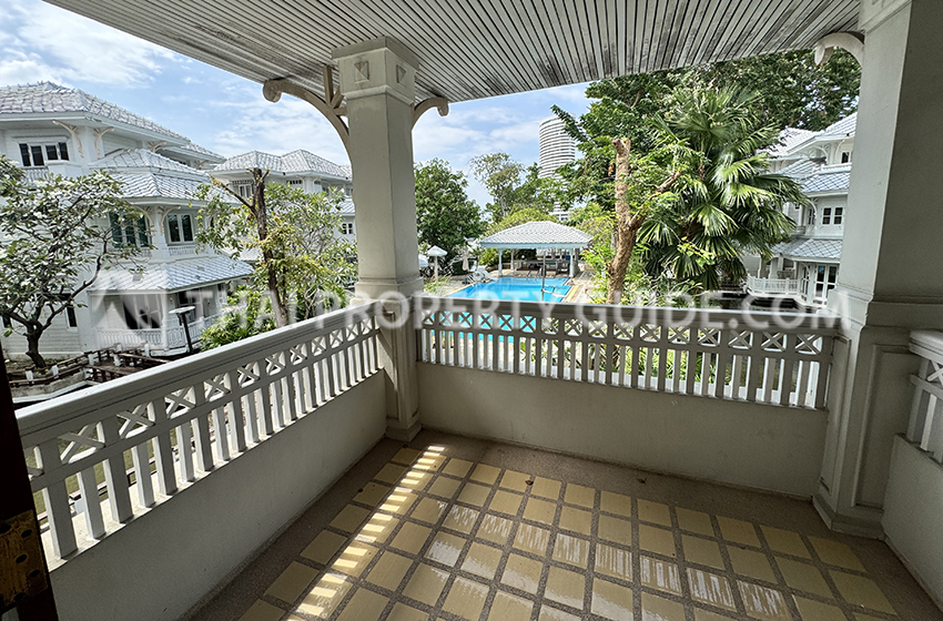 House with Shared Pool in Near United Nations 